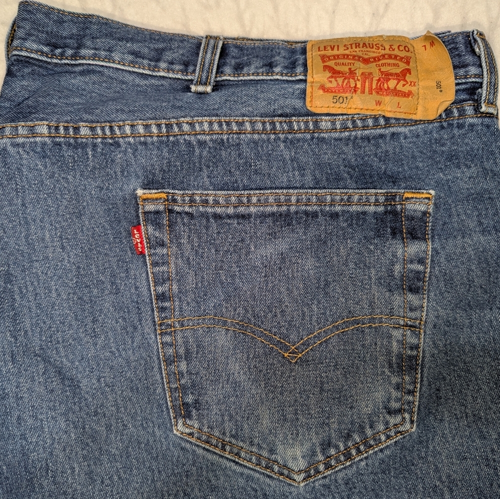 Levi's 501 Men's Jeans Button‎ Fly Original Fit Straight Leg Tagged 52W/32L
